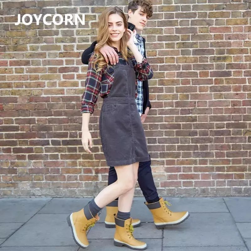 穿上雨鞋,下雨天穿雨鞋防水又好看时尚