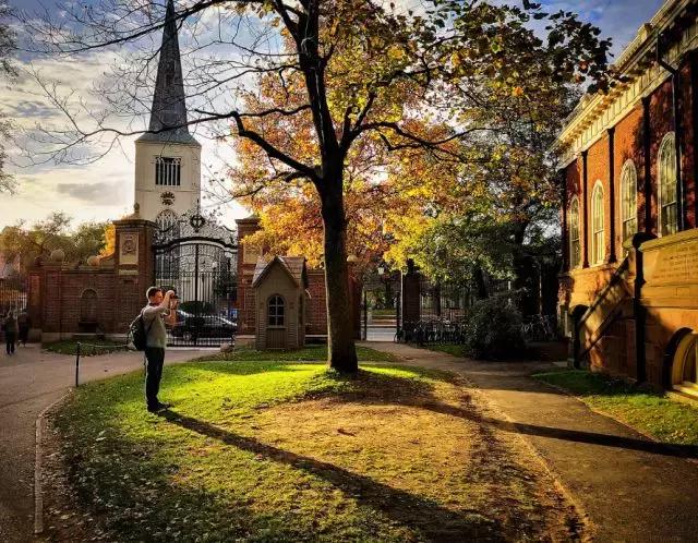 他放弃令人艳羡的工作，用摄影支持旅行梦想