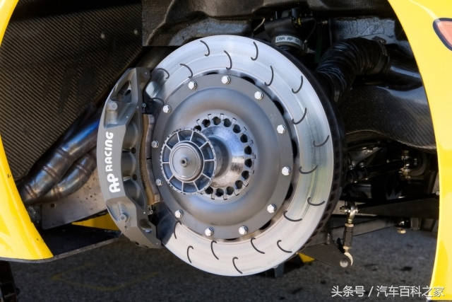 汽车熄火后刹车踩不动怎么回事,汽车熄火为何刹车踩不下去