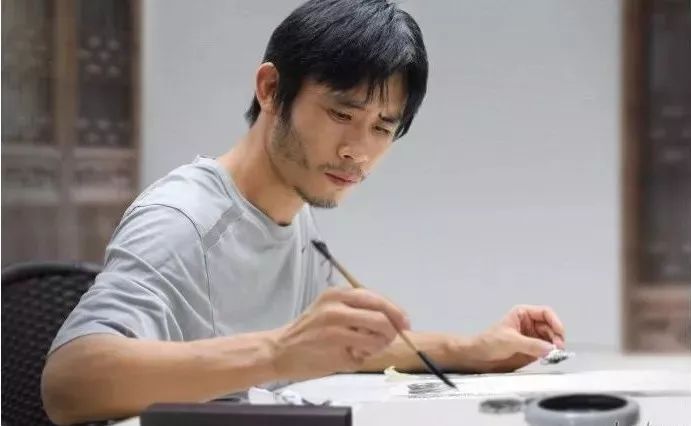 方严：那年揣着300元，叩开杭州工艺美校，闯出自己的一片天