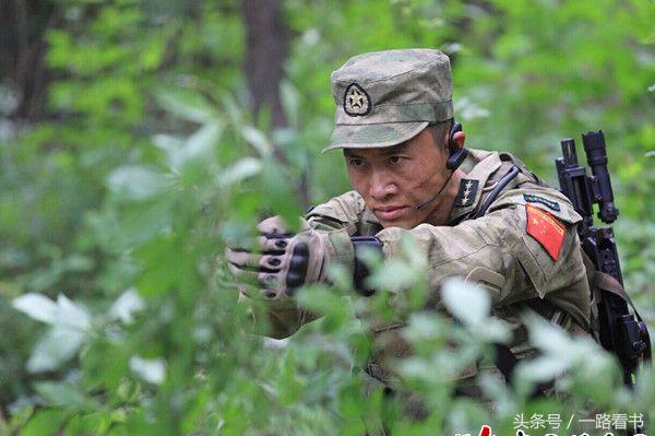 从一本书里穿越进了另一本书里,一路看书完整版