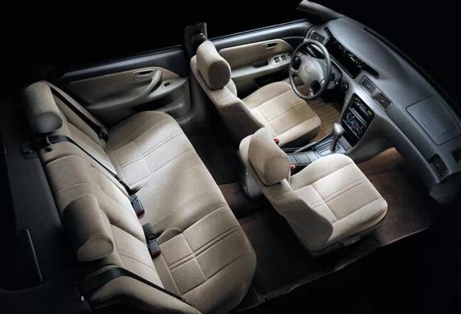 汽车20年没多大进步,不信试试1999年的老凯美瑞