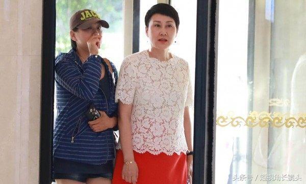 凯丽个人资料老公照片,凯丽和婆婆的照片