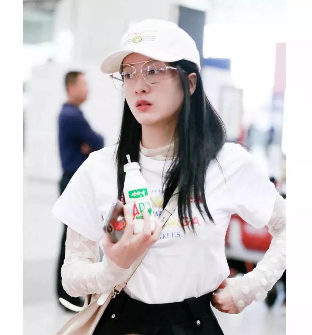 倪妮易烊千玺同框,又懒又想拍照