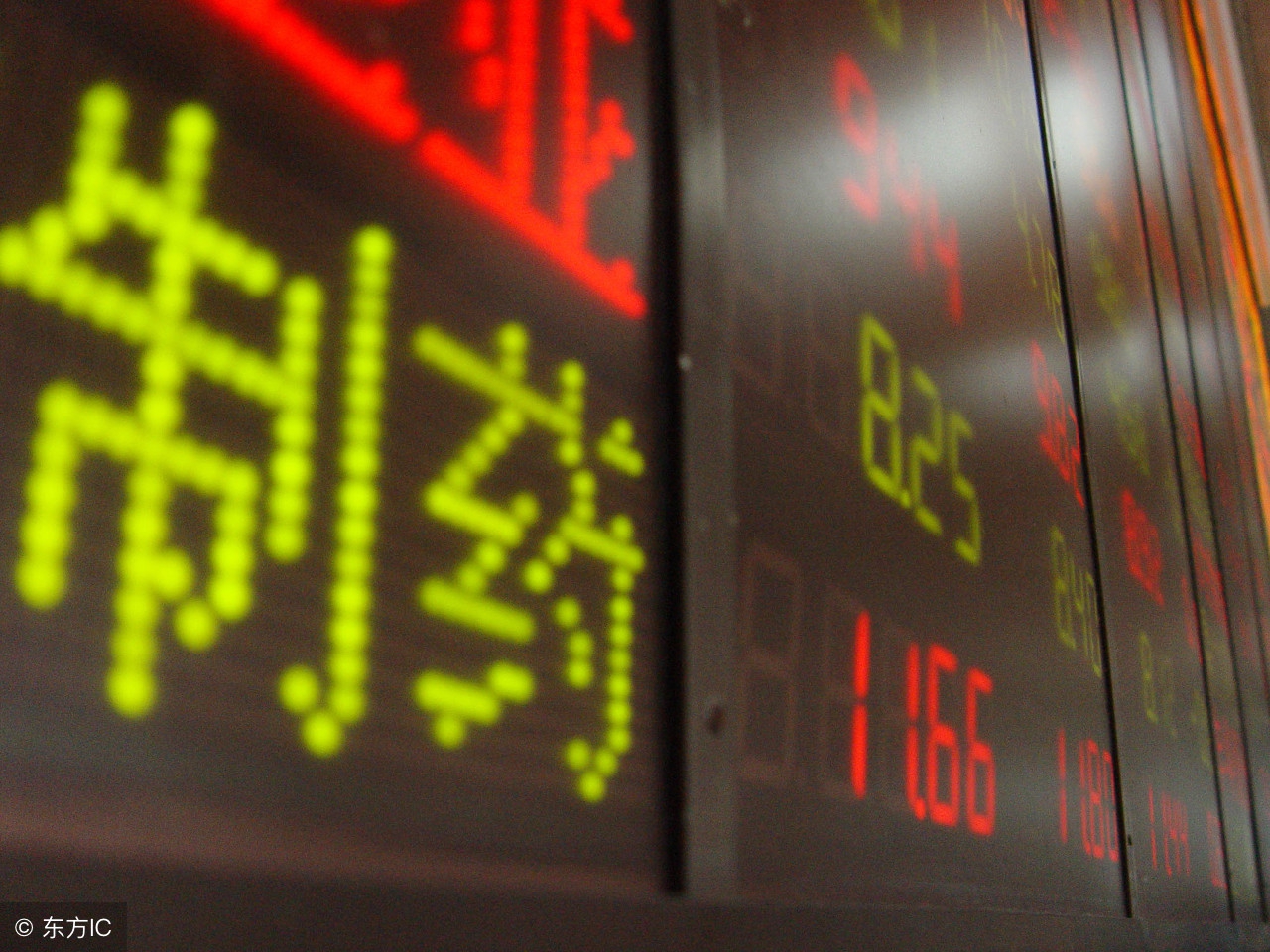 早盘下跌尾盘拉升是为什么,早盘下跌是反弹结束的吗