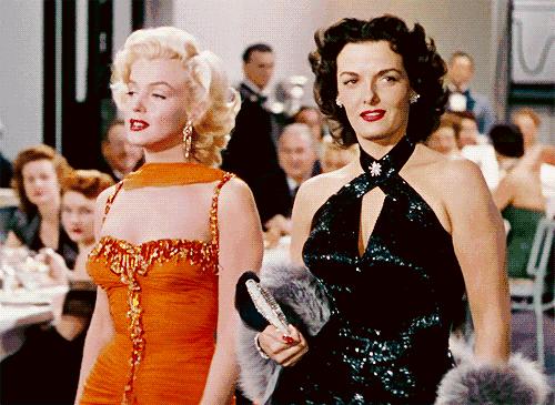 女强人范冰冰黄圣依,黄圣依各种凹造型