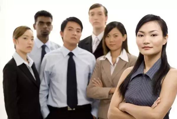 女性碰到职场“*规则潜**”，该如何应对？