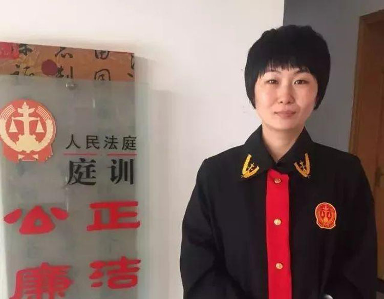 农民马路晒麦草导致交通事故，责任究竟谁来承担？听听律师怎么说