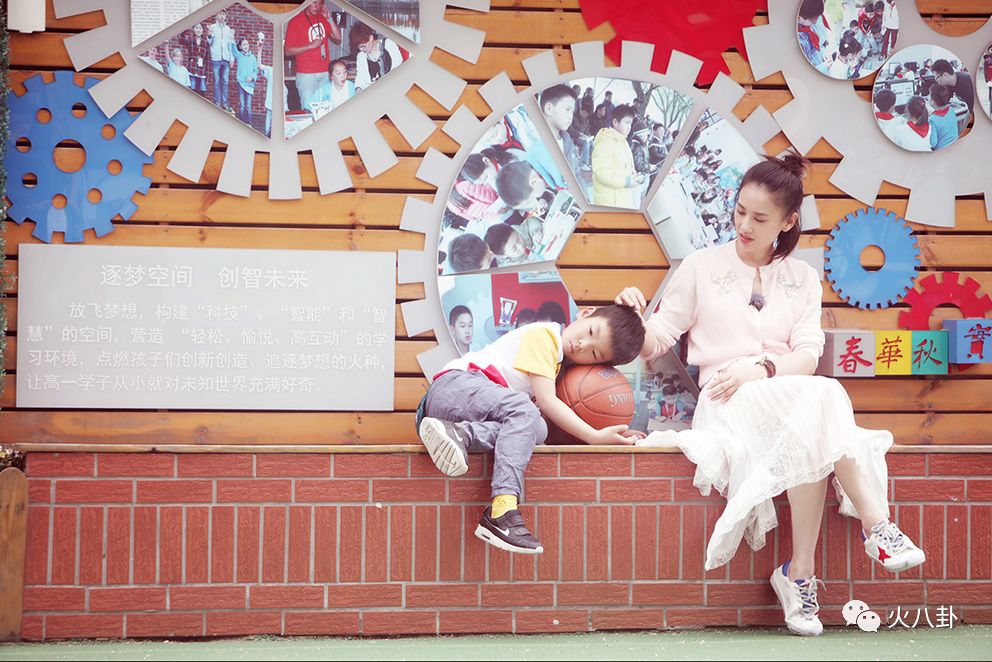 黄圣依安迪为何那么优秀,黄圣依带安迪