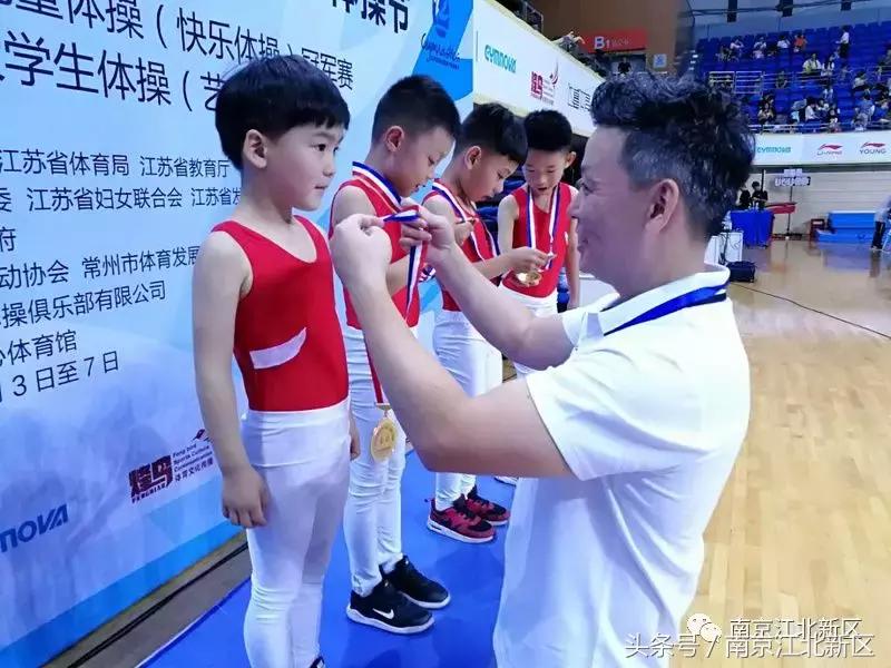 这个六月，看新区这群娃娃挥汗如雨战金陵！