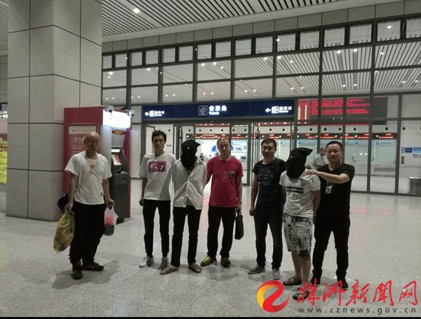 南京女孩半夜醒来床底下惊魂,女子半夜突然惊魂一幕