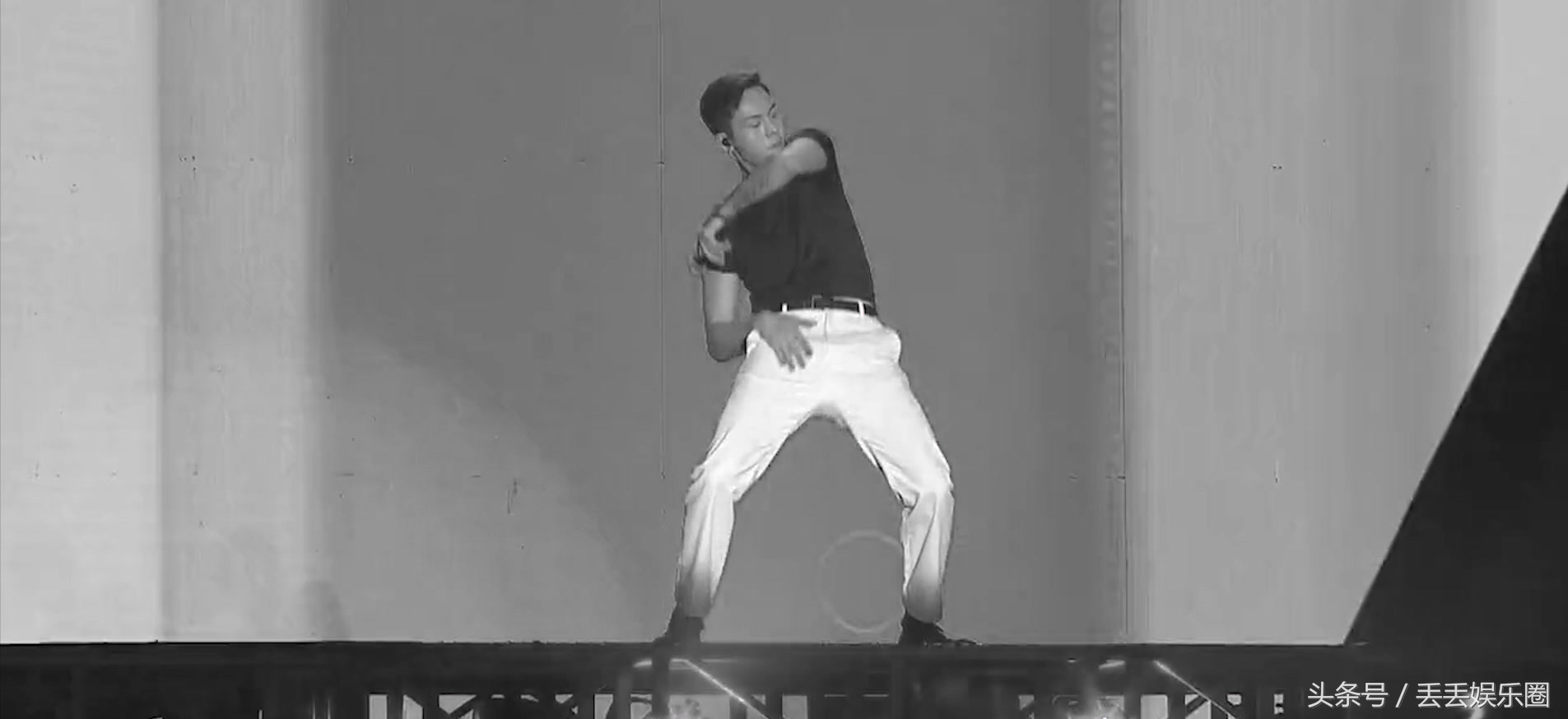 陈伟霆易烊千玺斗舞,易烊千玺和陈伟霆同台