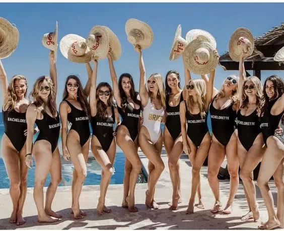 泳衣要买紧的还是刚好合适的,泳衣是建议买小还是买大