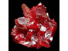 这石头有水果名字，有人称它为女性之石或一月出生者的守护石