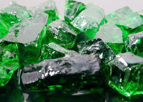 这石头有水果名字，有人称它为女性之石或一月出生者的守护石