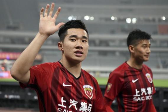 23岁本土国脚再现世界级过人,28岁当红国足再现一世界级停球