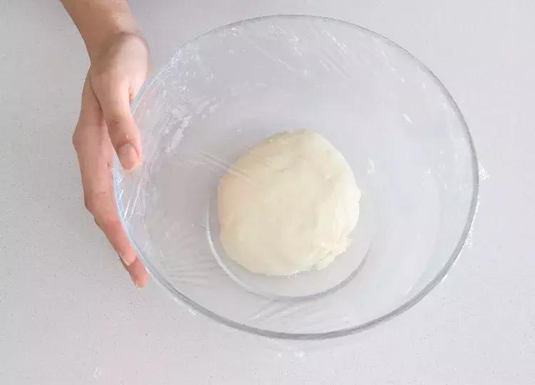 层层酥脆奶香浓郁太好吃了,榴莲酥有层次的酥皮