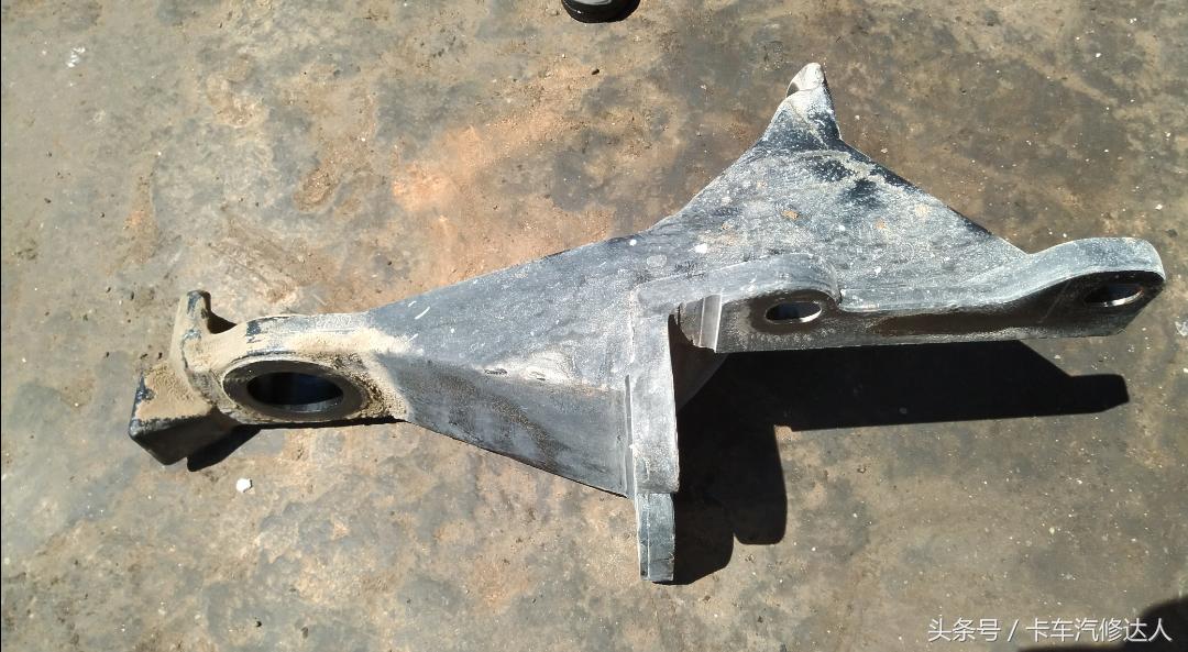 驾驶室异响一直找不到原因怎么办,半挂车驾驶室下方异响