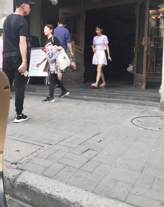 黄晓明baby小海绵同框新闻,黄晓明angelababy同框带小海绵出游