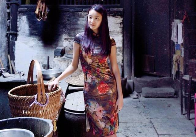 送苏州女人一件苏式旗袍就行了,如果不行就两件……