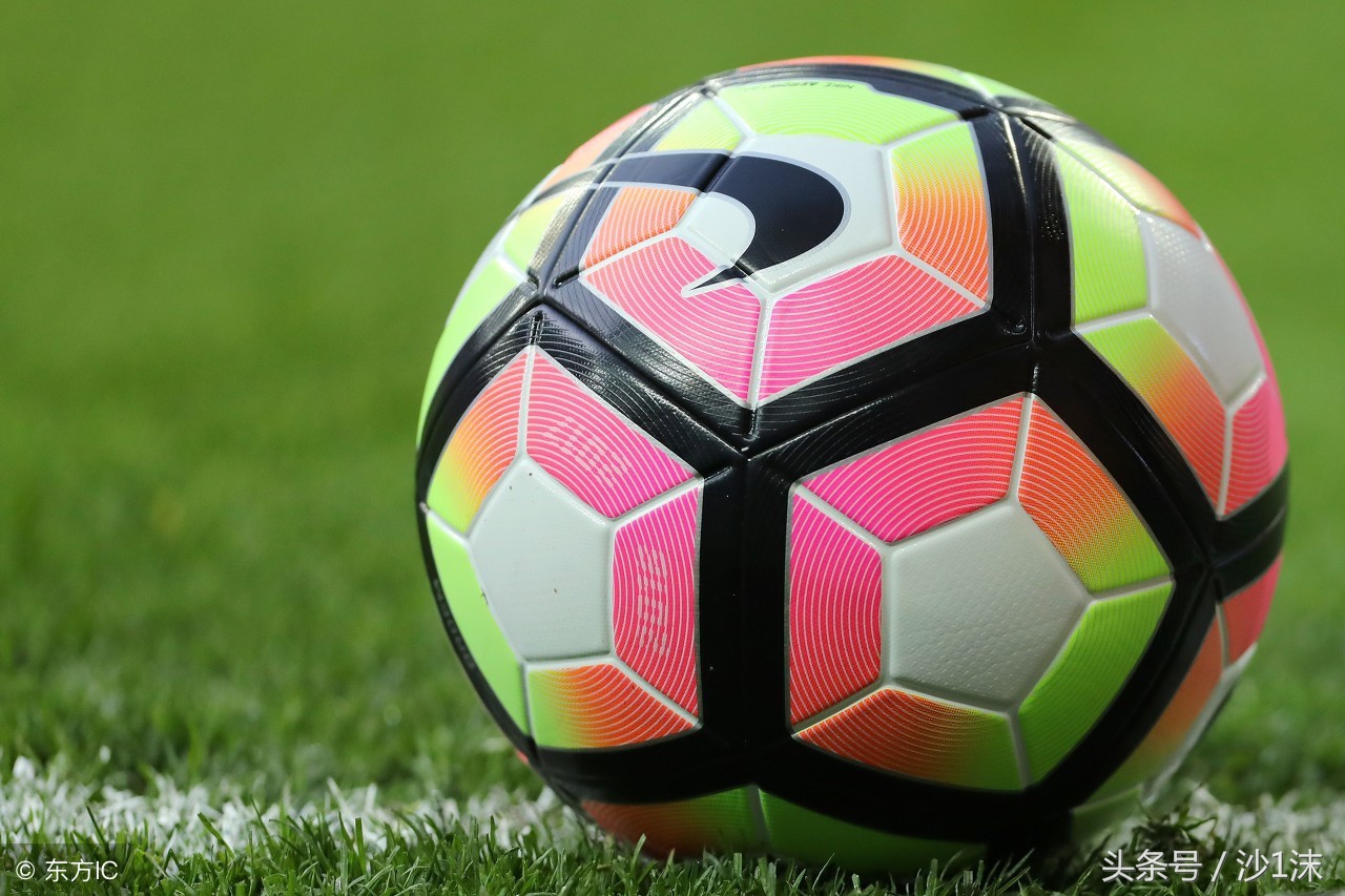 如果你男朋友是个足球迷,男友是足球迷