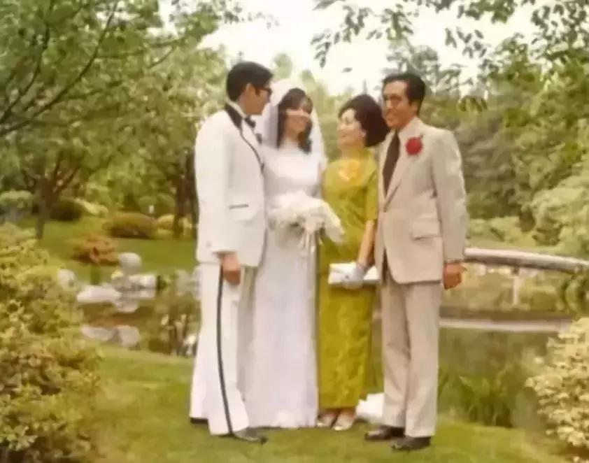 94岁裸捐1857万，她是中国最后一个穿裙子的先生，却从未上热搜，少人问津……