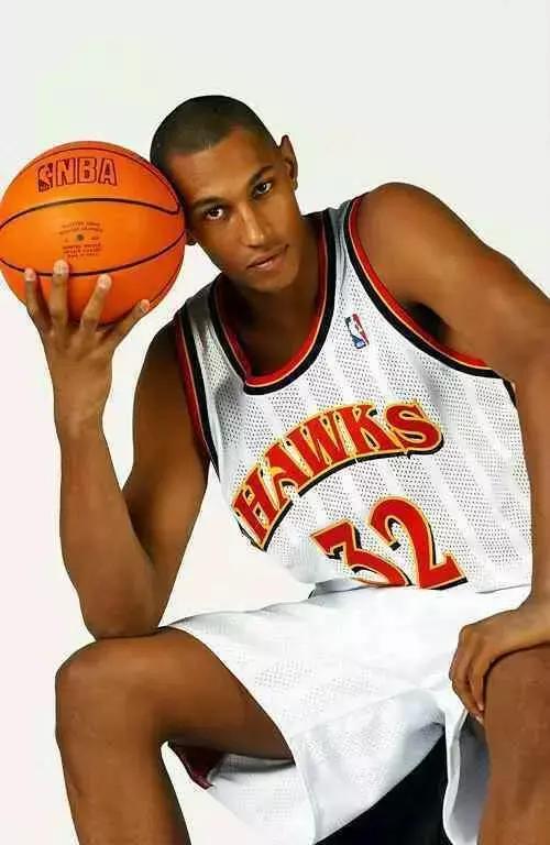 马刺旧将迪奥正式参军！他成了从CCTV5走向CCTV7的男人