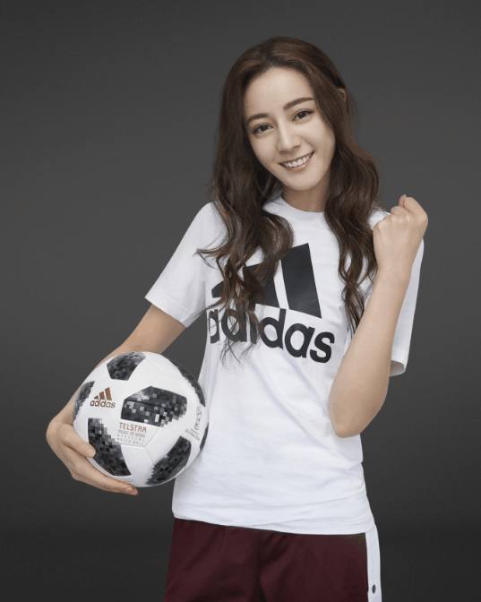 迪丽热巴刷脸刷到俄罗斯，新剧撞档世界杯！粉丝陷入两难