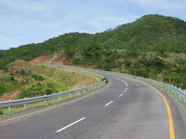 中国基建印在纸币上,把中国工程印在钱币上的国家