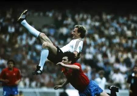 总有人要赢但为什么不是我的英文,总有人要赢为什么不能是你呢壁纸