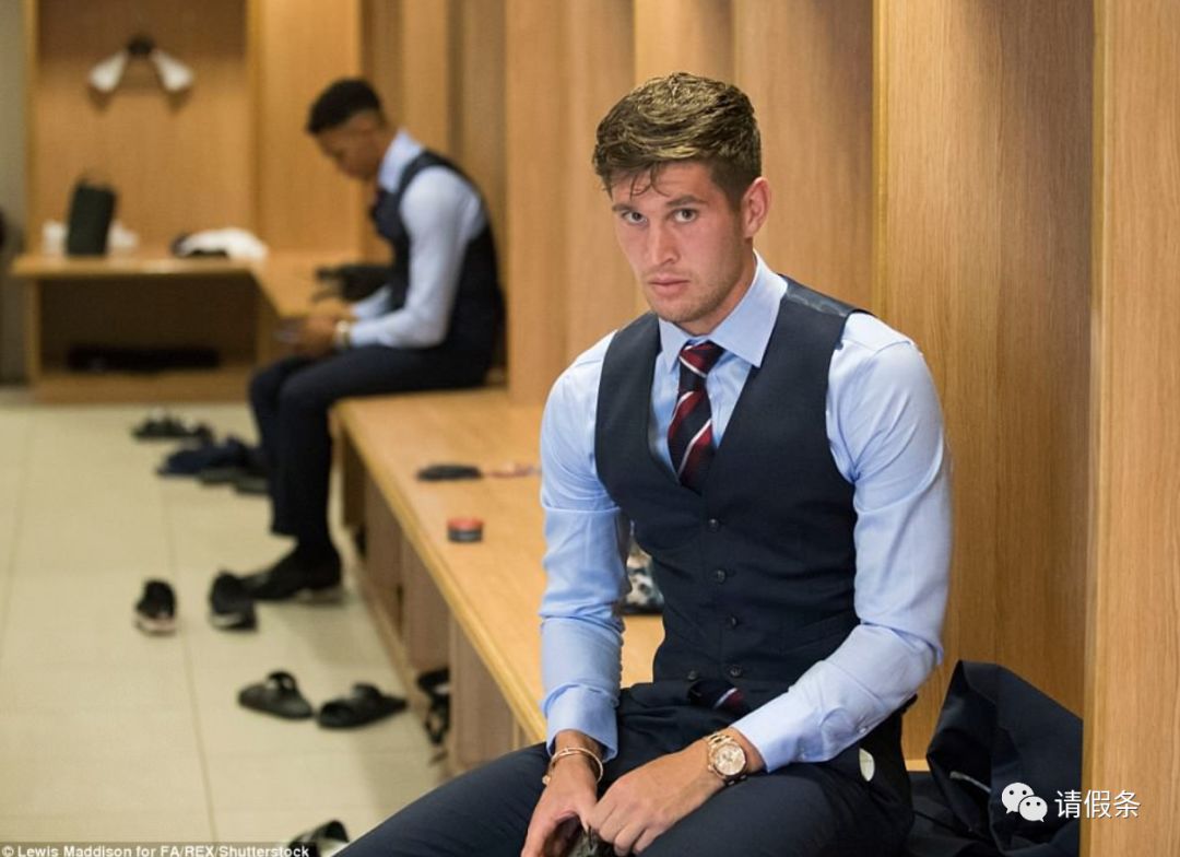 俄罗斯世界杯德国队西服,世界杯法国队穿西装见马克龙