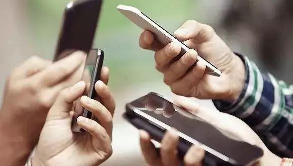 每个基层都加入了各种工作群,基层干部加上百个工作群