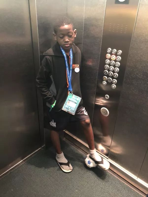 LIVE！廉政瞭望特派记者发来世界杯现场报道