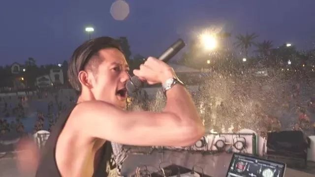 国色天乡水上乐园夜场夜猫子派对，俄罗斯美女首秀、电音狂欢节、啤酒小龙虾，心动吗？