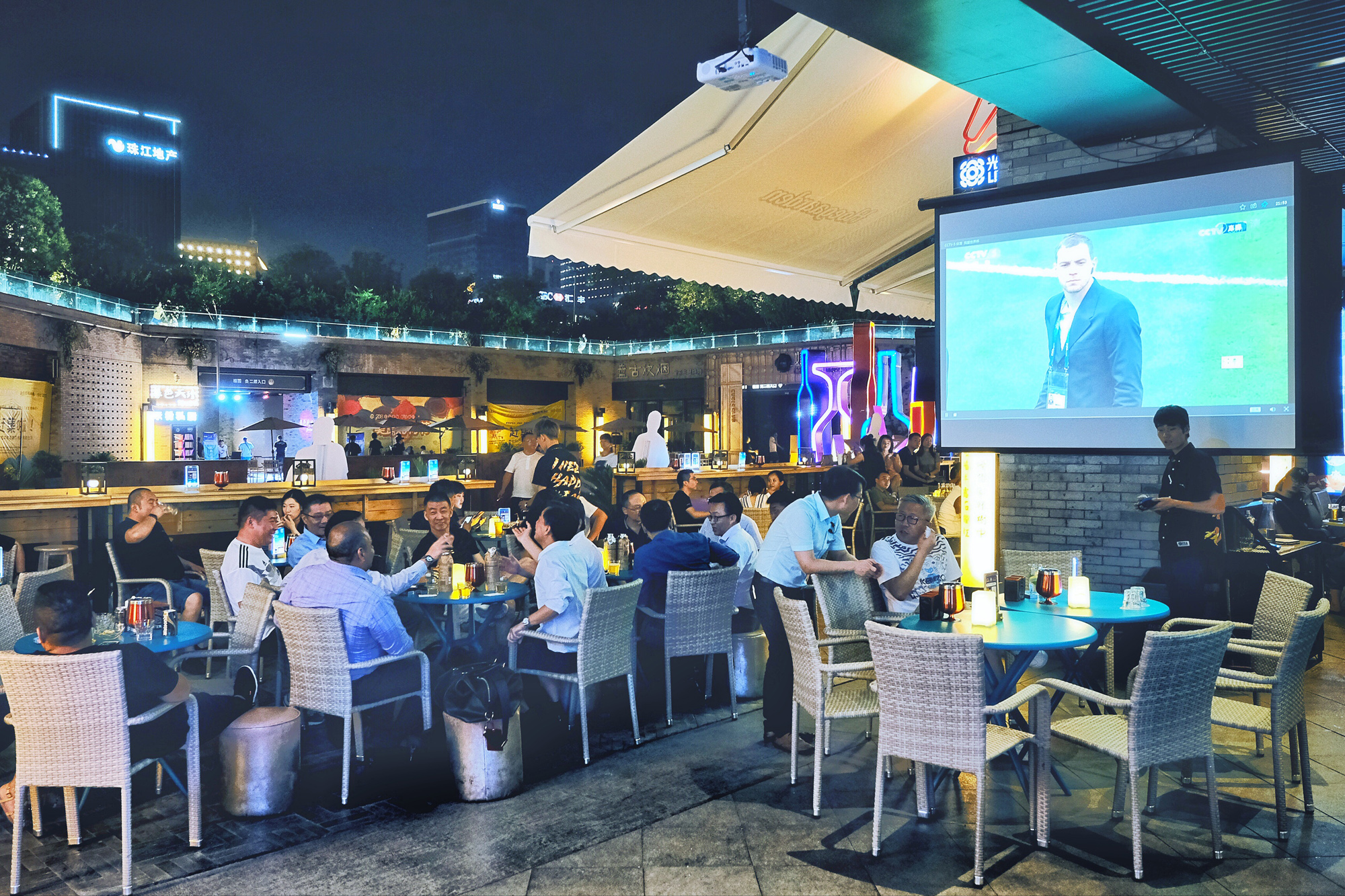 世界杯观众现场气氛,世界杯现场球迷的表现