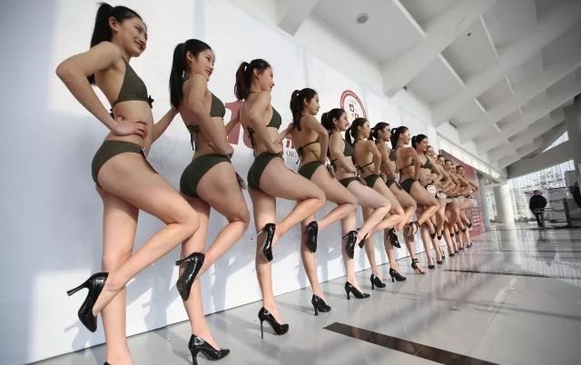 穿比基尼的中国姑娘:姐穿的是自由