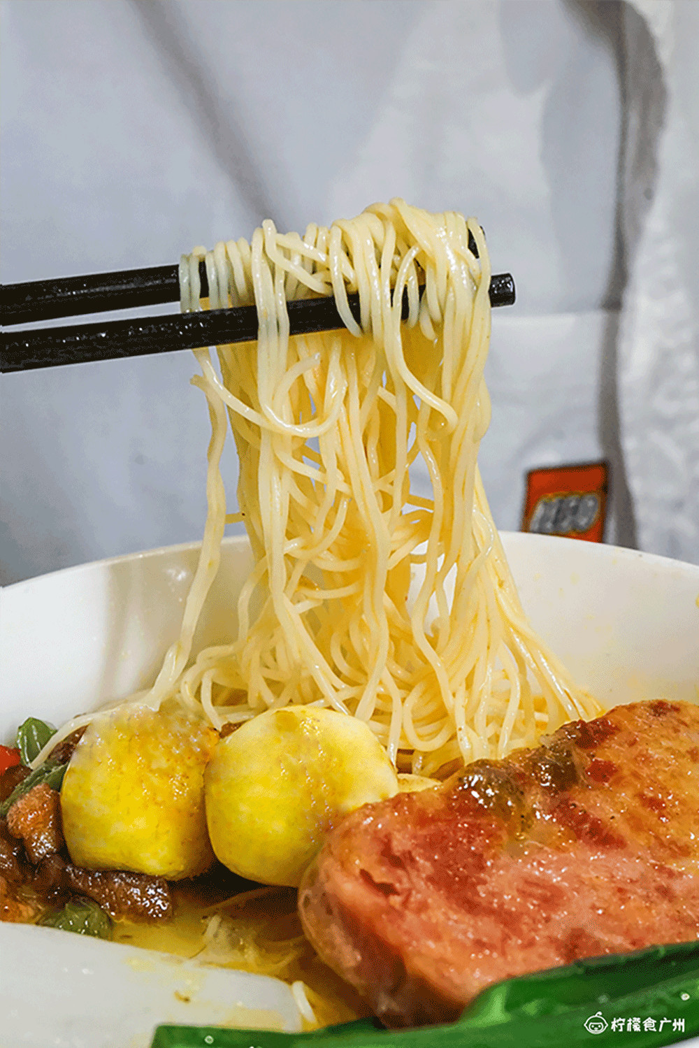 秒穿到香港的美食街，光车仔面就有1014816种搭配！