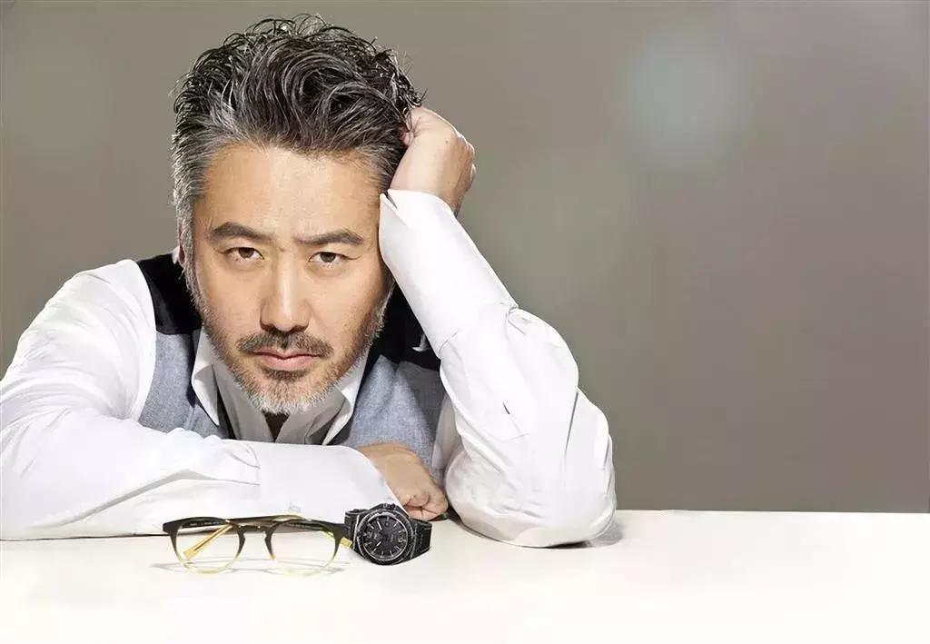 感谢tony老师拯救了一下我的发型,tony老师自己的头发怎么剪