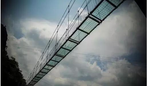 赣州哪座山有玻璃栈道,江西赣州三百山玻璃栈道