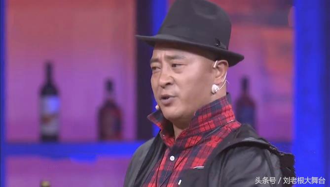 厉害了我的四哥！竟在北京刘老根大舞台隔空气晕球星马拉多纳！