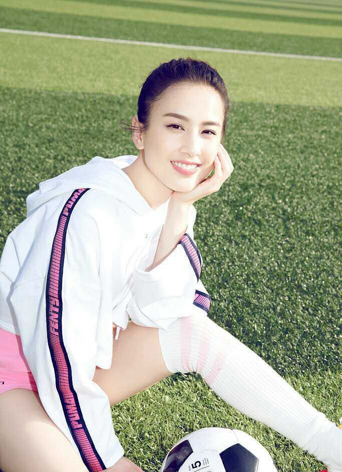 黄圣依早期惊艳的照片足球,黄圣依助力世界杯