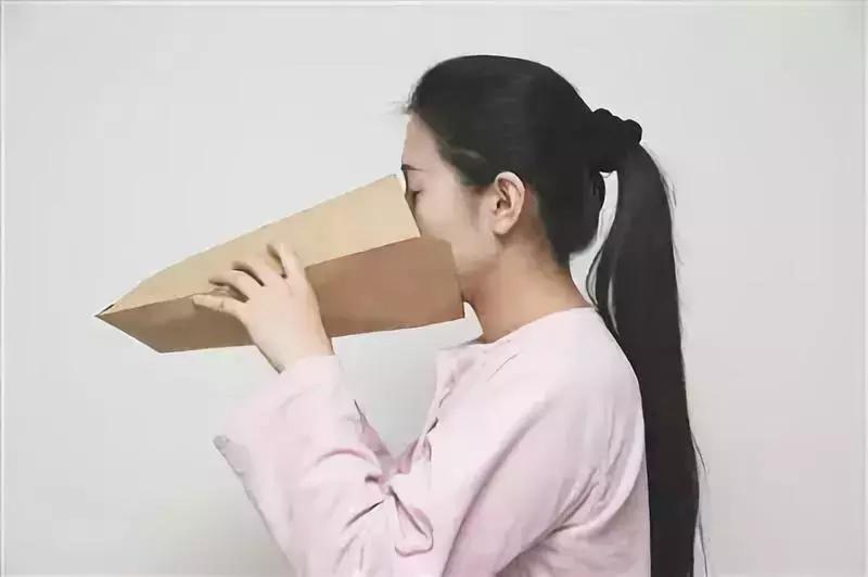 老是打嗝怎么办快速止嗝,老是打嗝怎么办快速止嗝的方法