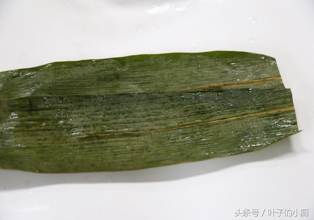 不会包粽子简单的蒸一下,不会包粽子的慢动作