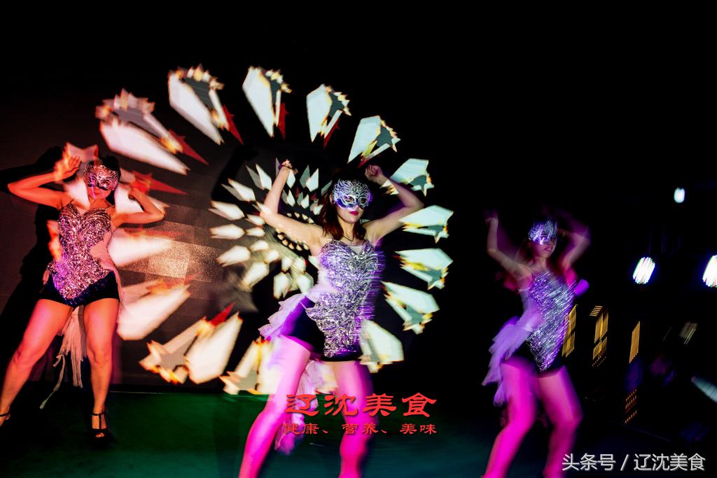 世界杯开幕球迷狂欢,世界杯预选赛沈阳足球现场球迷