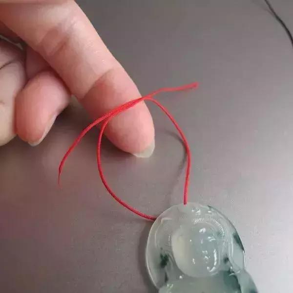 吊坠扣头绳子绑法,有金扣头的吊坠如何绑绳子