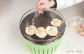 蒜蓉扇贝怎么烤着吃好吃,冻的蒜蓉粉丝扇贝怎么做才好吃