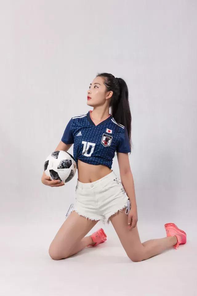 听说，好看的姑娘都在看世界杯