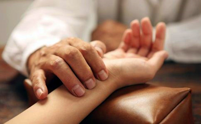 伤寒论中治疗湿热发黄的方剂有,伤寒论的方子适合湿热