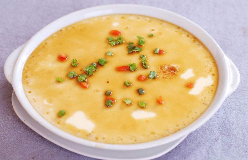 大厨教你蒸鸡蛋羹必成功秘诀,鸡蛋蒸几分钟又嫩又好吃