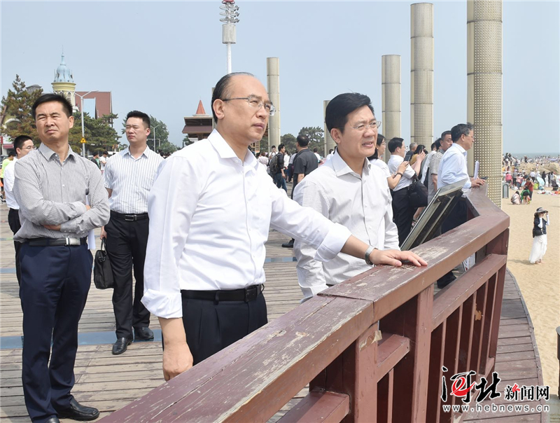 宝石火山爆发,火山喷发遇见特大暴雪